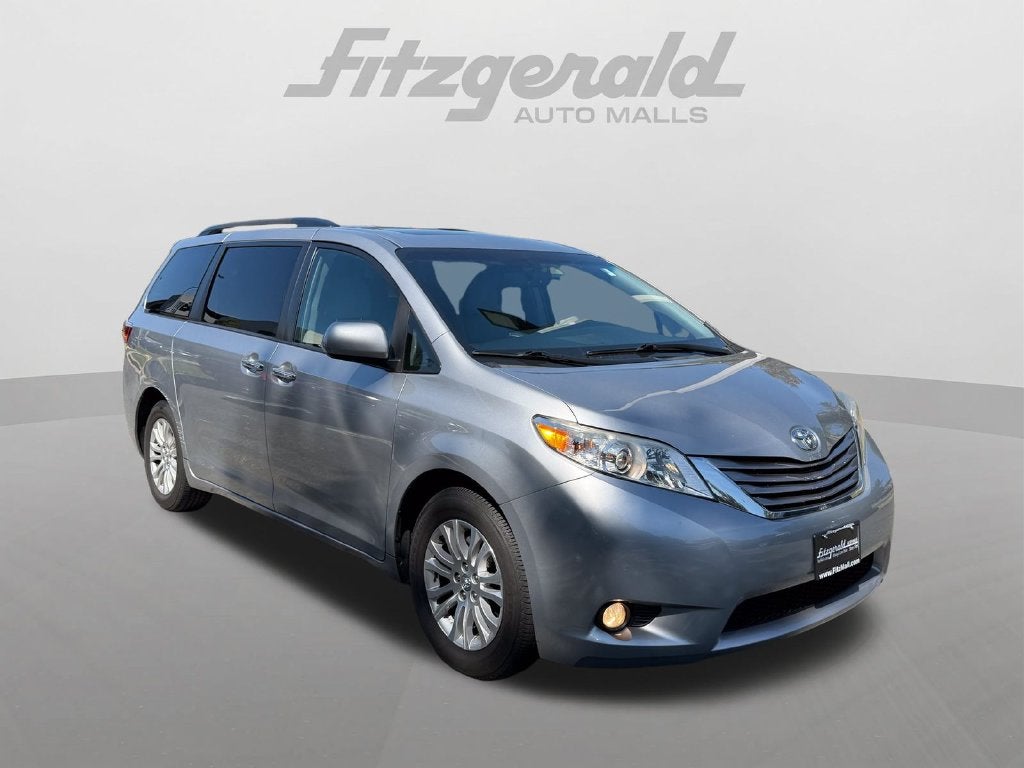 2017 Toyota Sienna XLE 8 Passenger