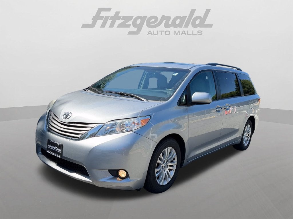 2017 Toyota Sienna XLE 8 Passenger