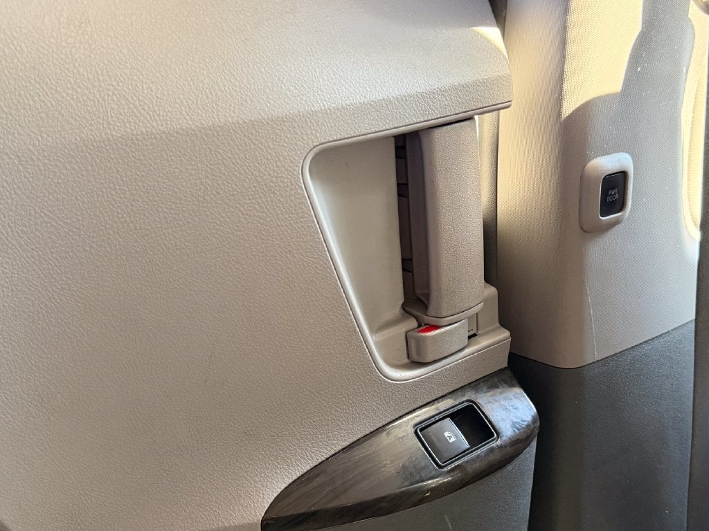 2017 Toyota Sienna XLE 8 Passenger