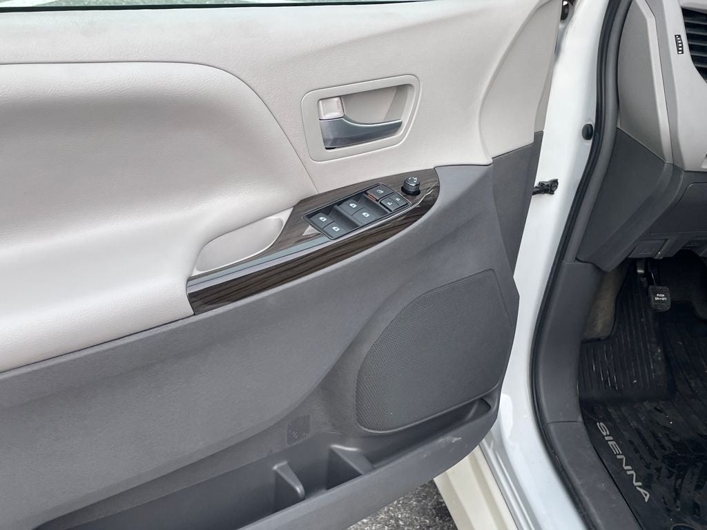 2018 Toyota Sienna XLE 8 Passenger