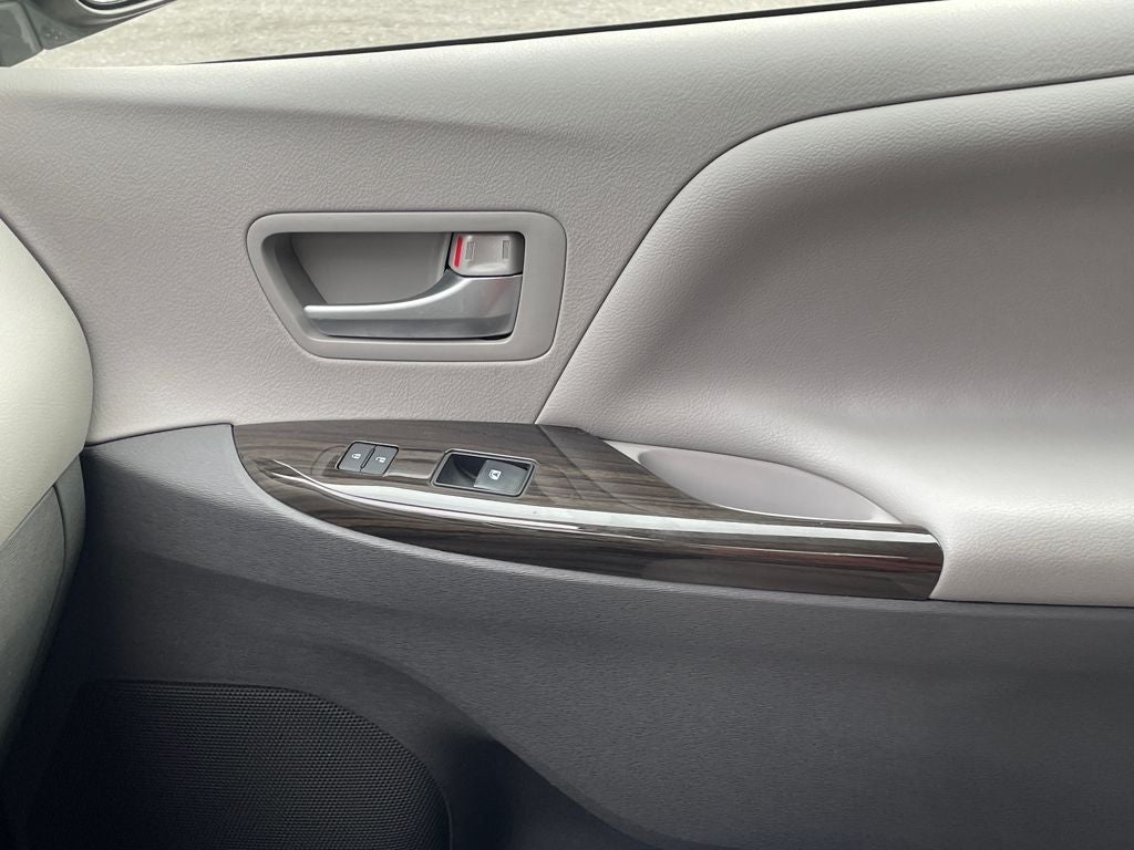 2018 Toyota Sienna XLE 8 Passenger