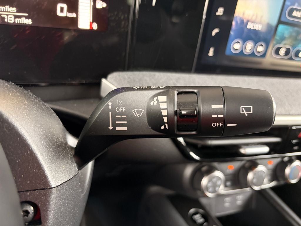 2025 Nissan Kicks MPV SV