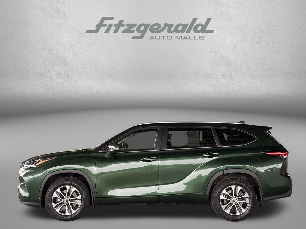 2025 Toyota HIGHLANDER XLE
