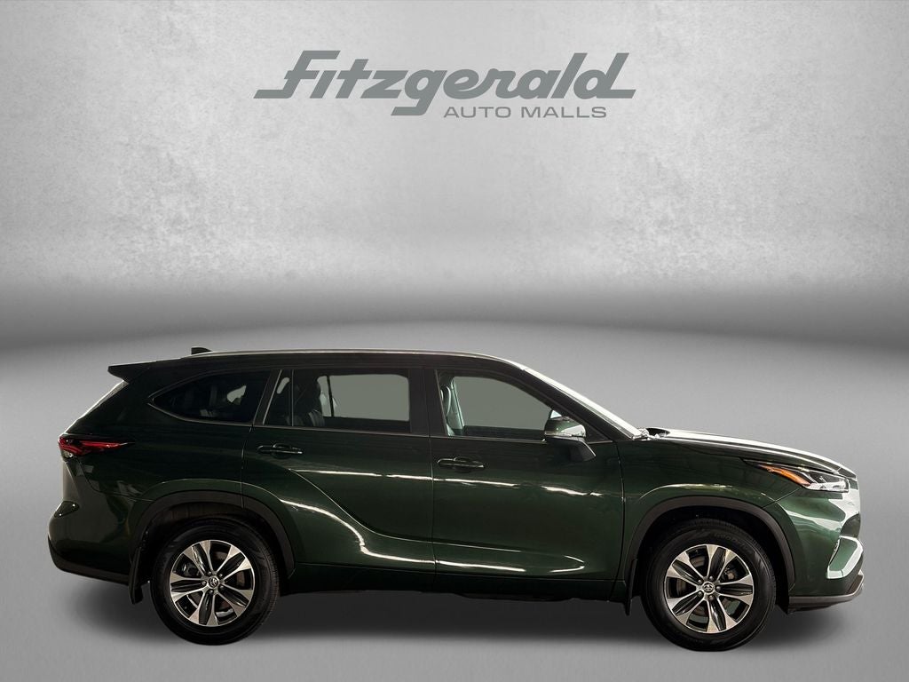 2025 Toyota HIGHLANDER XLE