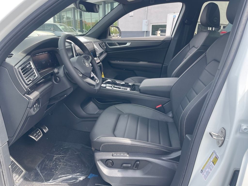 2026 Volkswagen Atlas Cross Sport 2.0T SEL R-Line Black