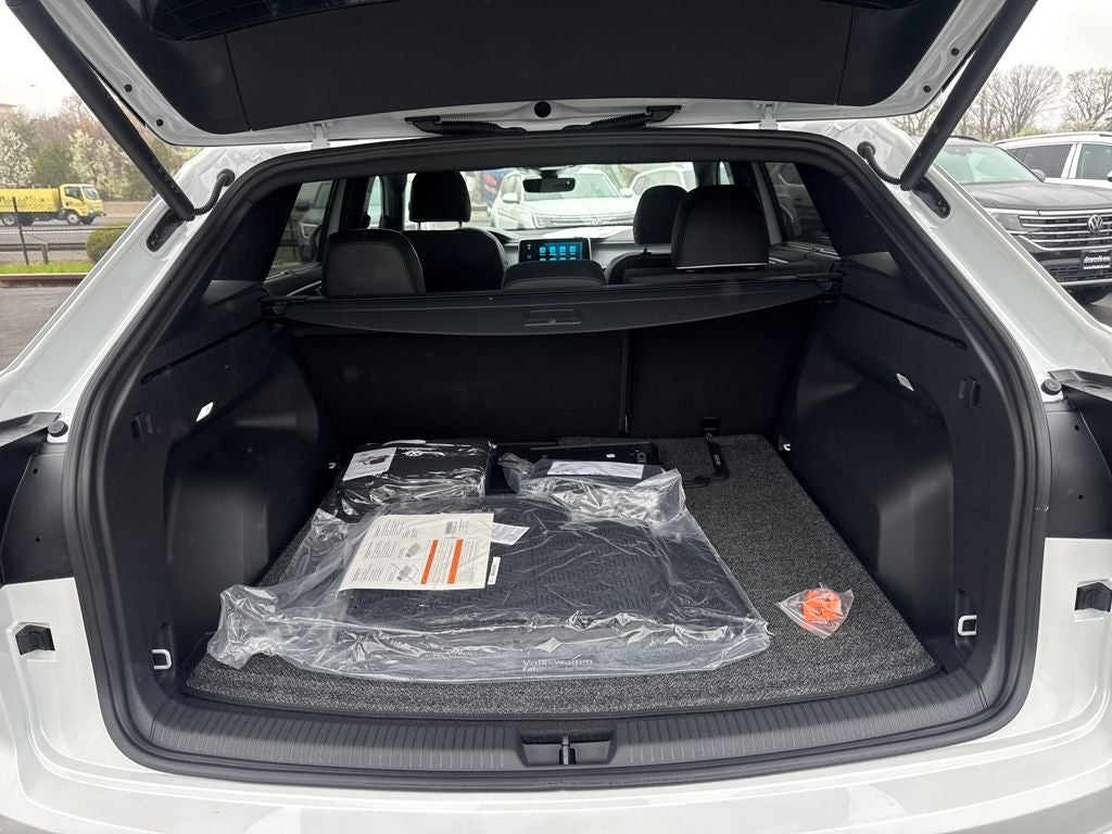 2026 Volkswagen Atlas Cross Sport 2.0T SEL Premium R-Line