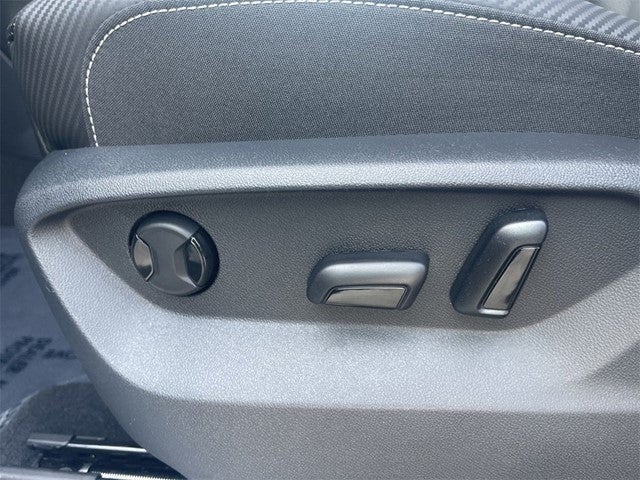 2025 Volkswagen Atlas Cross Sport 2.0T SE w/ Technology