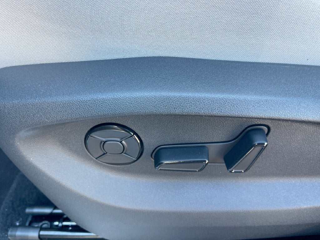 2027 Volkswagen Atlas SE w/Technology
