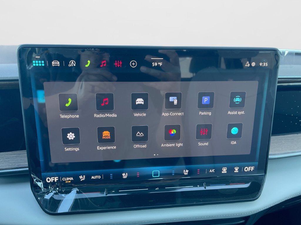 2027 Volkswagen Atlas SE w/Technology