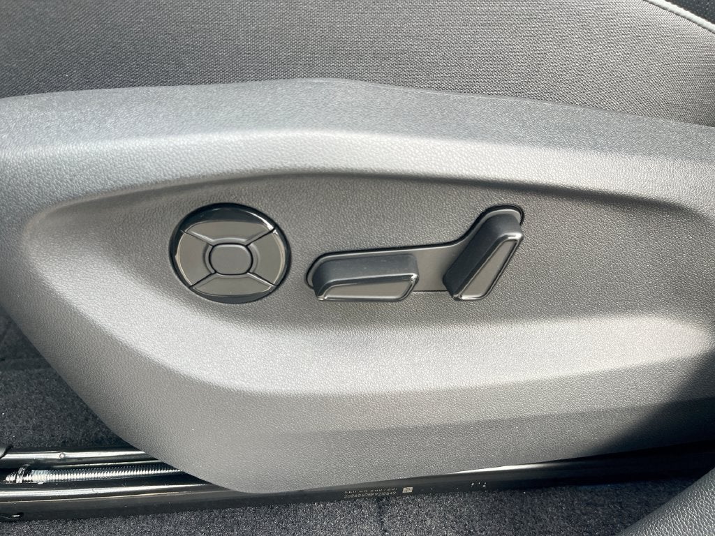 2027 Volkswagen Atlas SE w/Technology