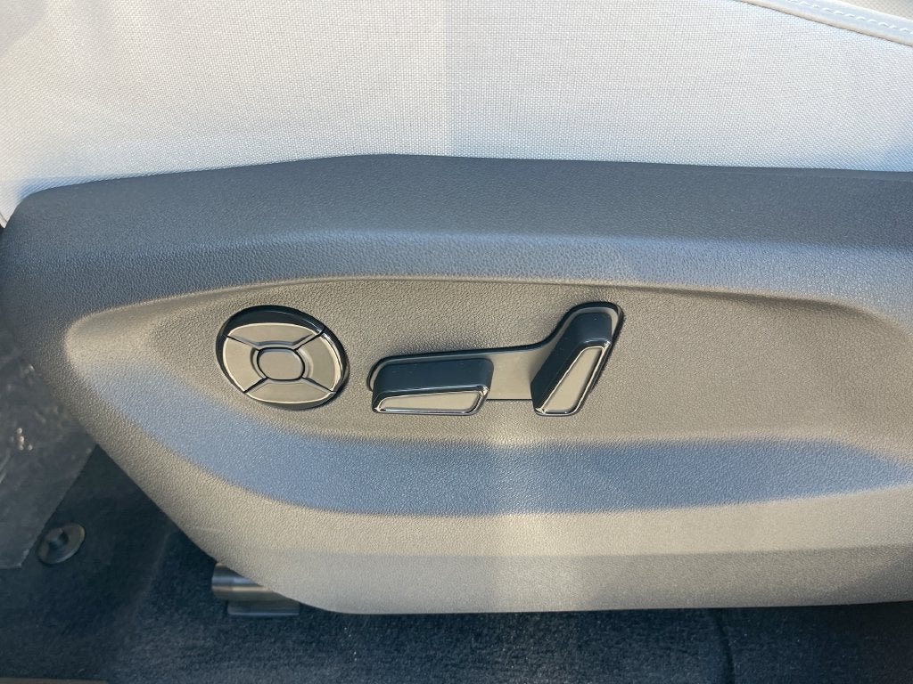 2027 Volkswagen Atlas SE w/Technology