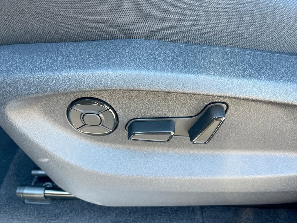 2027 Volkswagen Atlas SE w/Technology