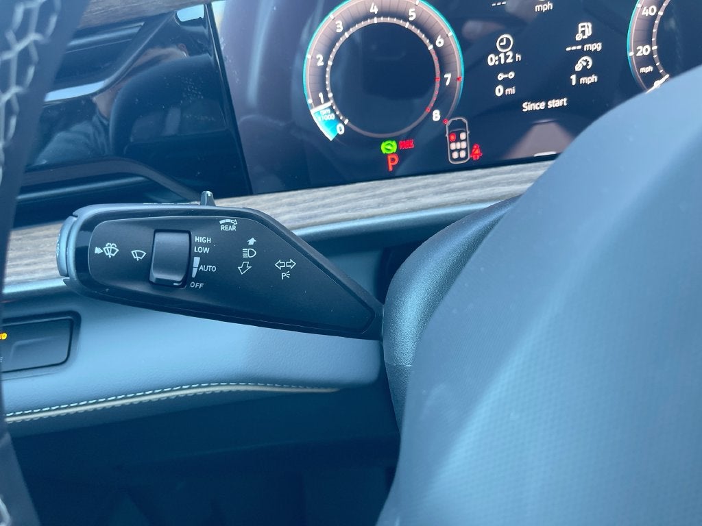 2027 Volkswagen Atlas SE w/Technology