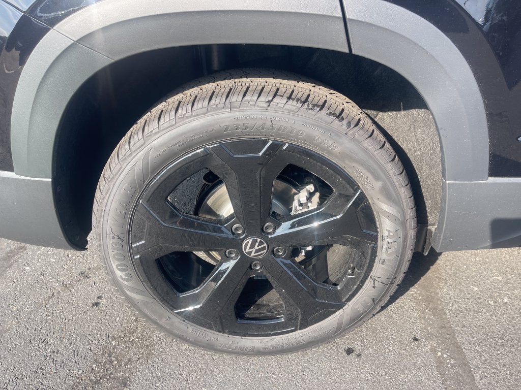 2026 Volkswagen Taos 1.5T SE Black