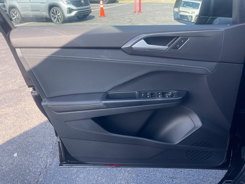 2026 Volkswagen Taos 1.5T SE Black