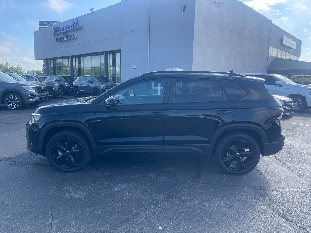 2026 Volkswagen Taos 1.5T SE Black