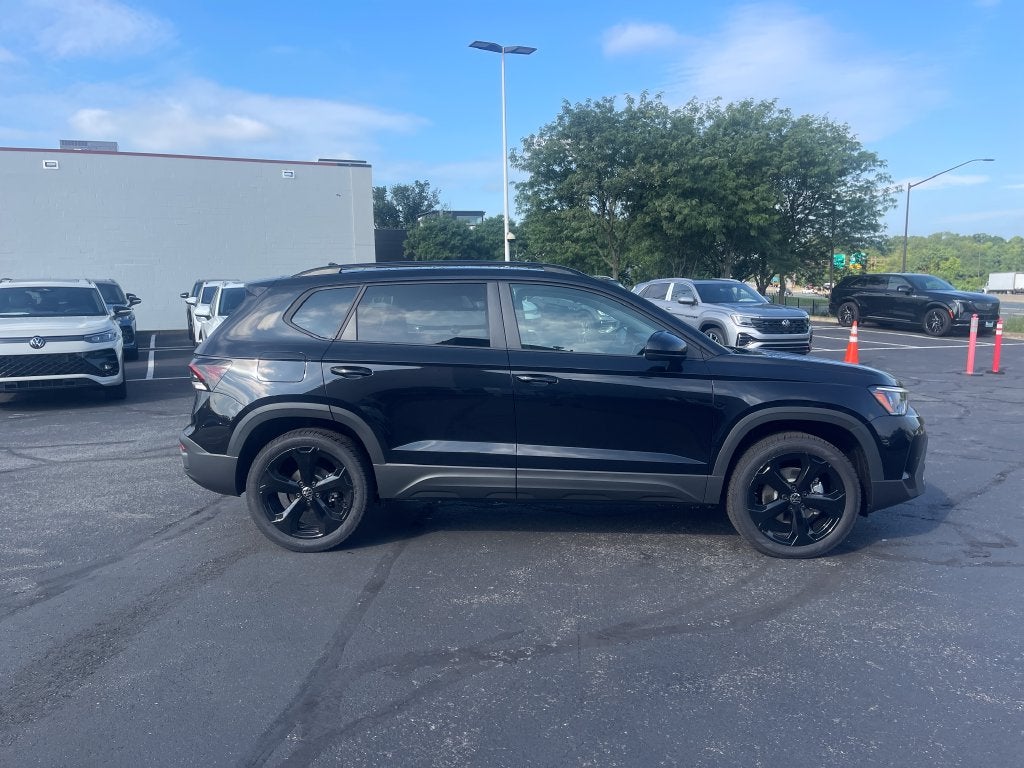 2026 Volkswagen Taos 1.5T SE Black