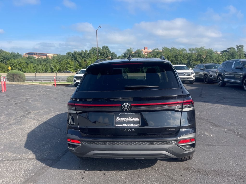 2026 Volkswagen Taos 1.5T SE Black