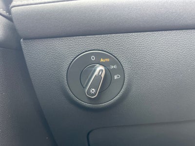 2026 Volkswagen Taos 1.5T SE Black