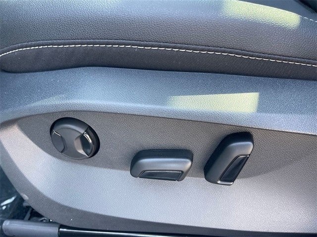 2025 Volkswagen Taos 1.5T SE Black