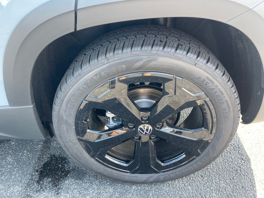 2025 Volkswagen Taos 1.5T SE Black