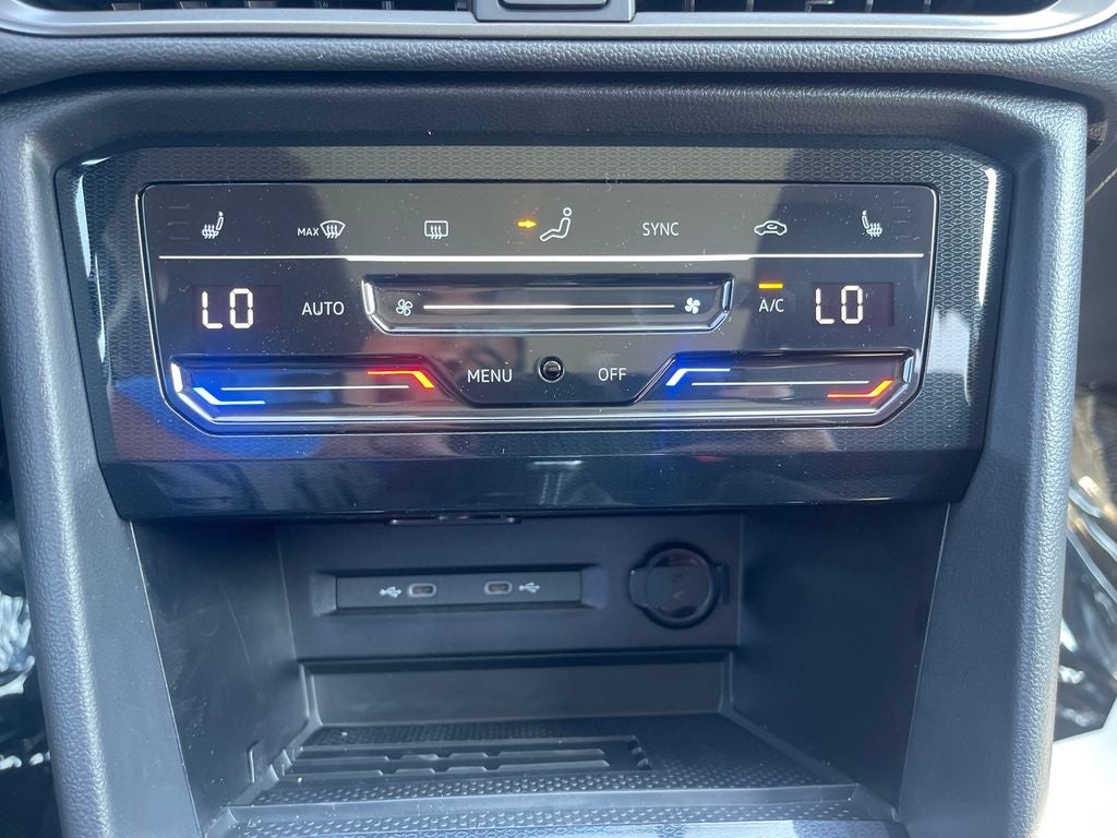 2025 Volkswagen Taos 1.5T SE Black