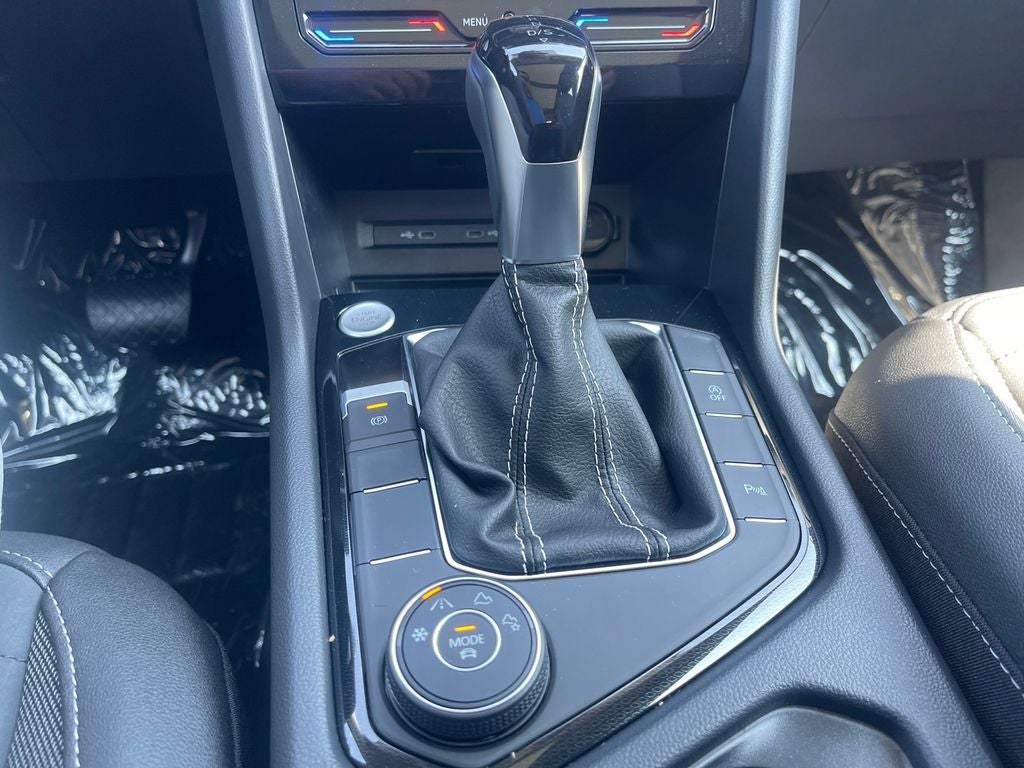 2025 Volkswagen Taos 1.5T SE Black