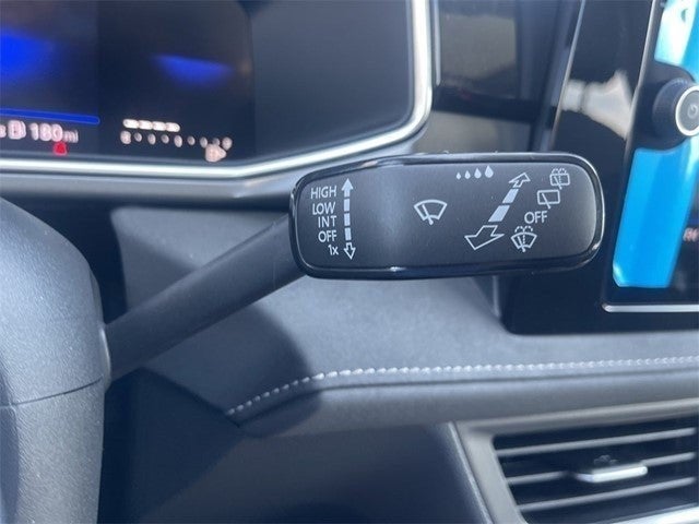 2025 Volkswagen Taos 1.5T SE Black