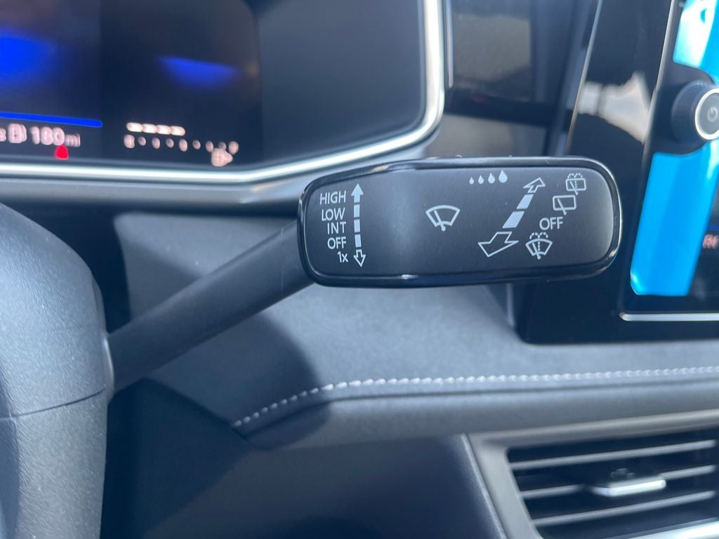 2025 Volkswagen Taos 1.5T SE Black