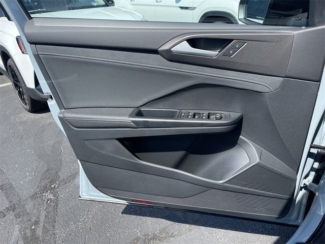 2025 Volkswagen Taos 1.5T SE Black