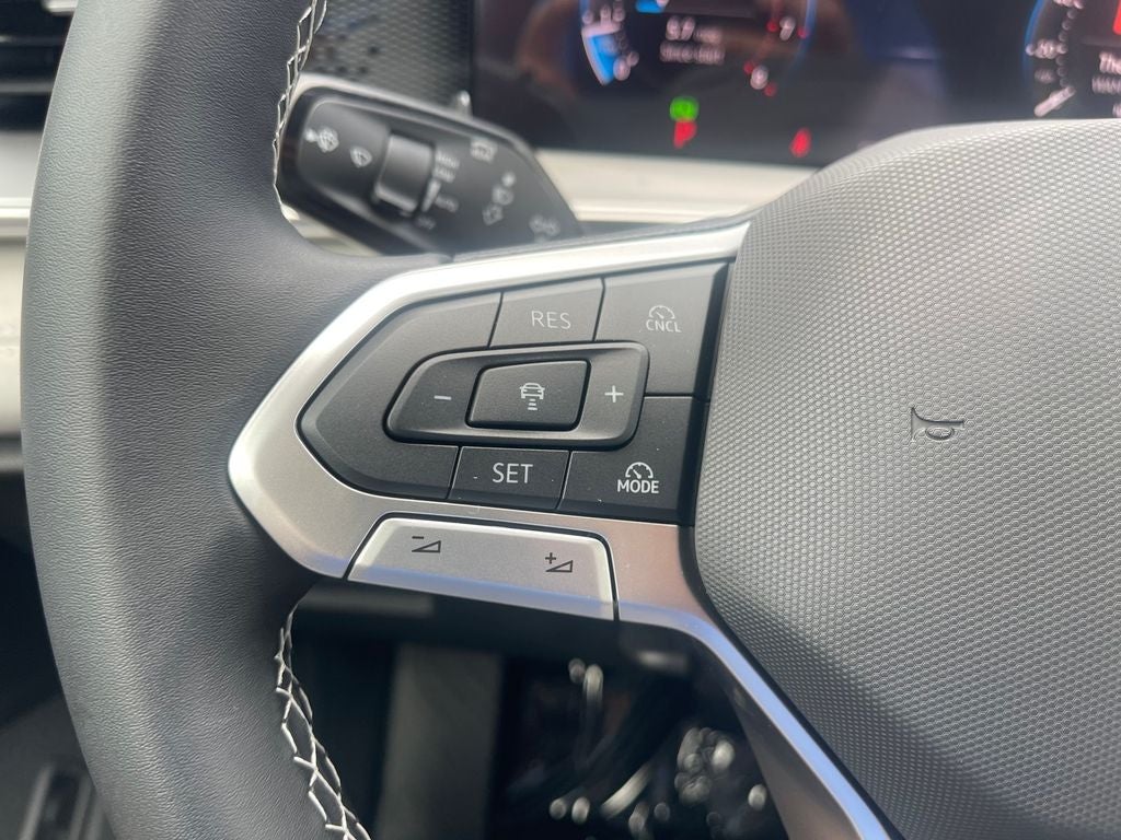 2025 Volkswagen Tiguan 2.0T SE