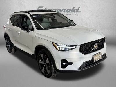 2025 Volvo XC40 B5 Plus Dark Theme