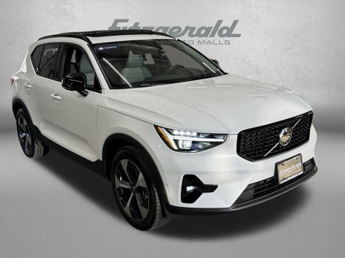 2025 Volvo XC40 B5 Plus Dark Theme
