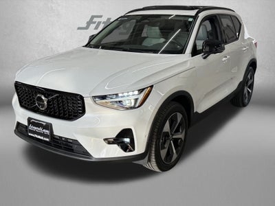 2025 Volvo XC40 B5 Plus Dark Theme
