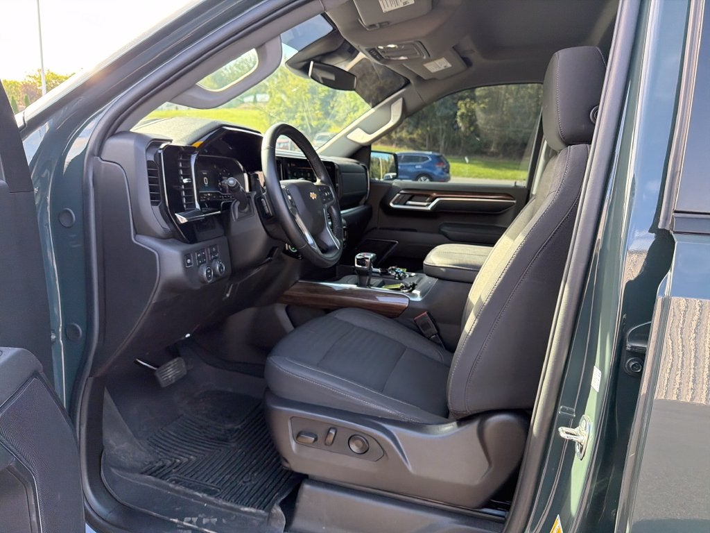 2025 Chevrolet Silverado LT