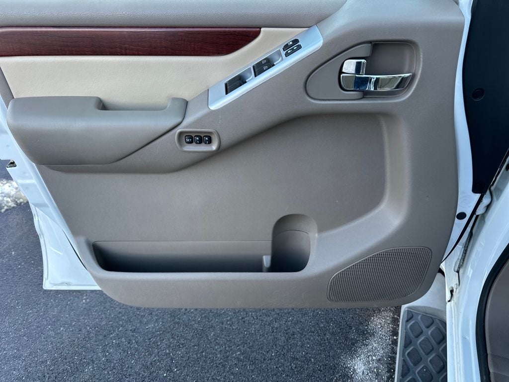 2012 Nissan Pathfinder LE