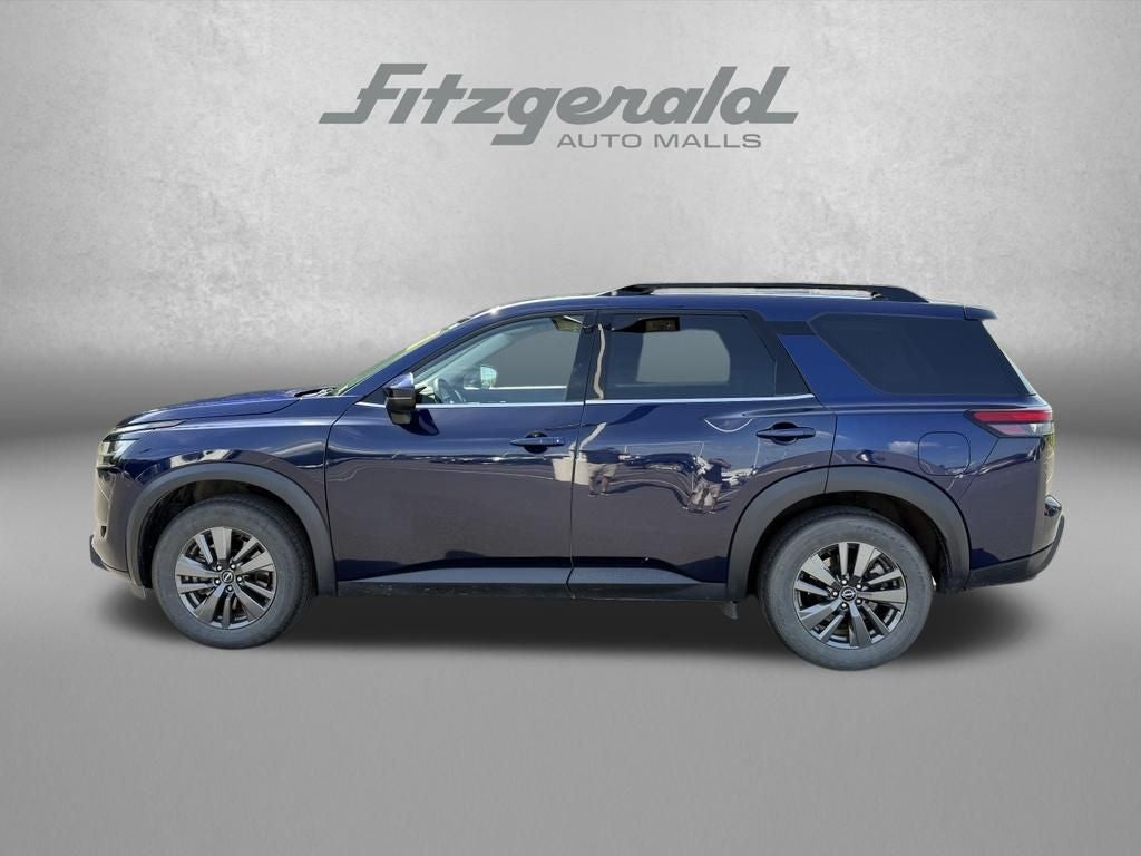 2022 Nissan Pathfinder SV