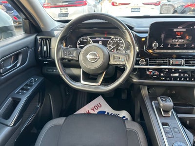 2024 Nissan Pathfinder SV