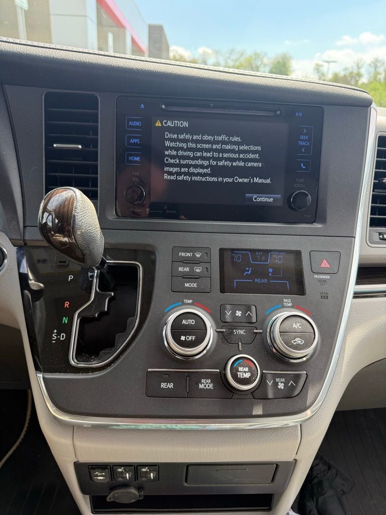 2017 Toyota Sienna XLE