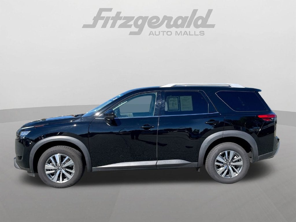 2025 Nissan Pathfinder SL