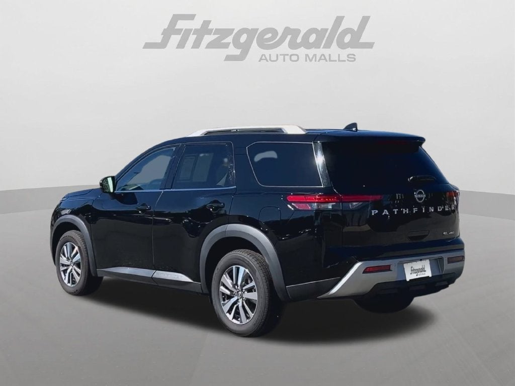 2025 Nissan Pathfinder SL