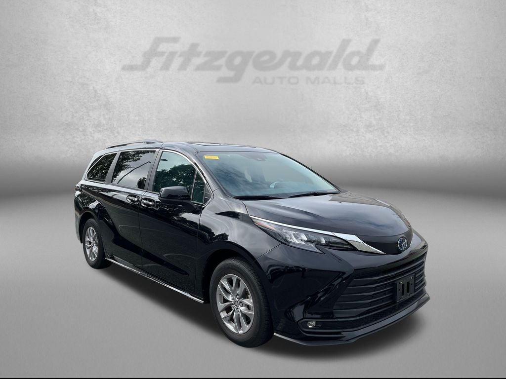 2025 Toyota Sienna XLE 8 Passenger