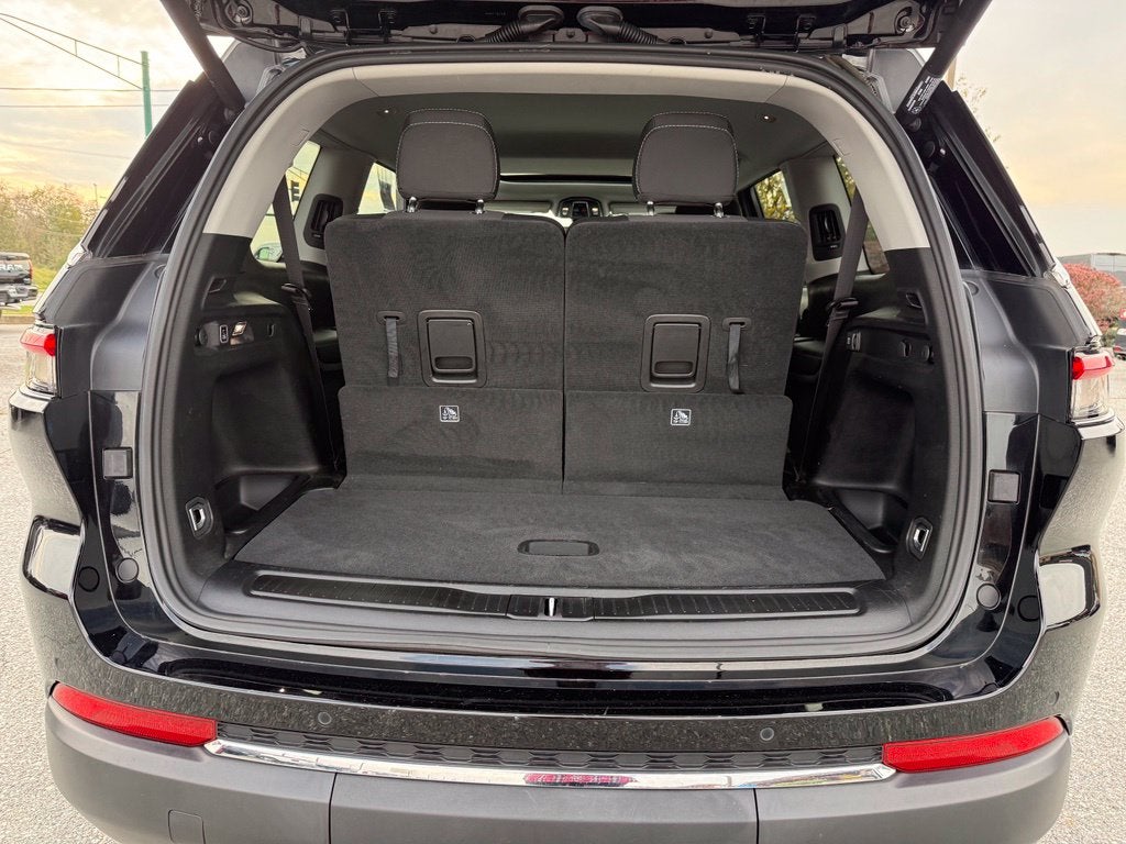 2023 Jeep Grand Cherokee L Laredo 4x4
