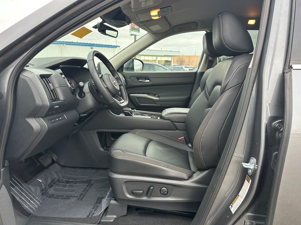 2025 Nissan Pathfinder SL 4WD