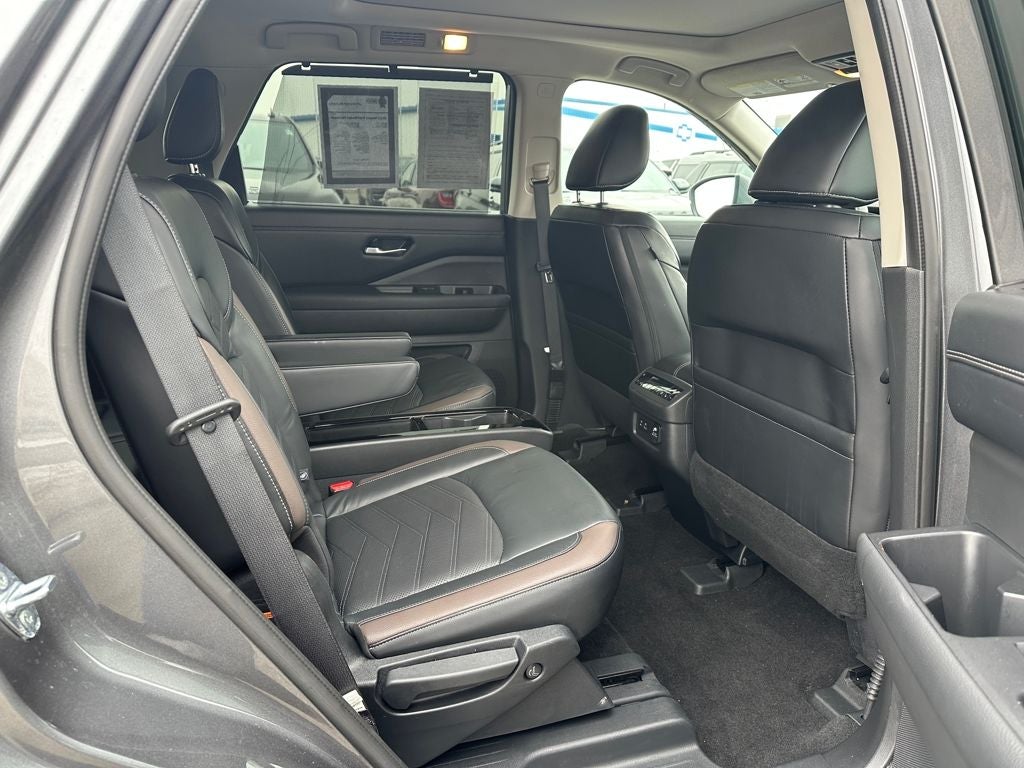 2023 Nissan Pathfinder Platinum 4WD
