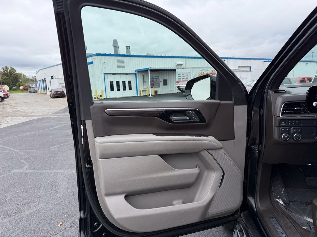 2025 Chevrolet Suburban LT