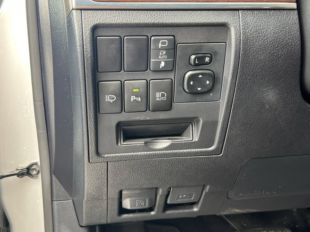 2021 Toyota Land Cruiser Base