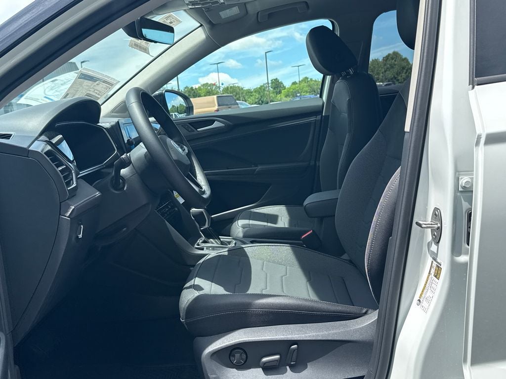 2026 Volkswagen Taos 1.5T SE Black
