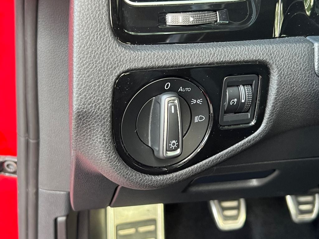 2017 Volkswagen Golf R DCC & Navigation 4Motion