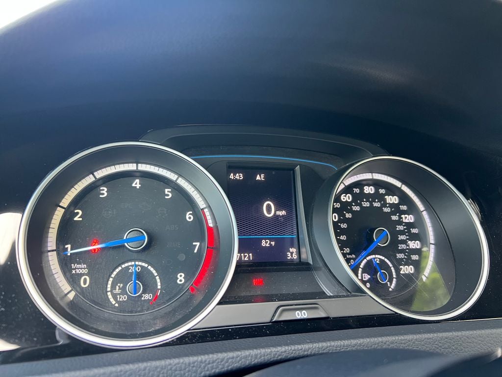 2017 Volkswagen Golf R DCC & Navigation 4Motion